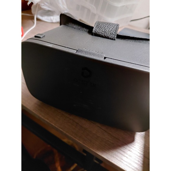 DESTEK V5 VR Smartphone Virtual Reality Headset with Wireless Remote & Gamepad - Picture 3 of 5